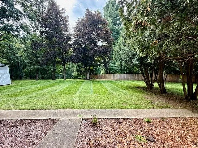 3 bed, 2.5 bath, 1375 sqft, $1,900 — Photo 2
