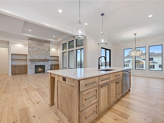 4th image of 17017 Parkhill St