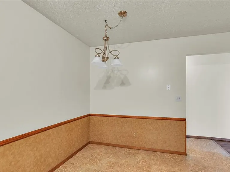 713 Fairmont Dr — Photo 5