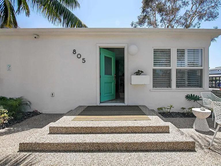 805 Brighton Ct — Photo 18