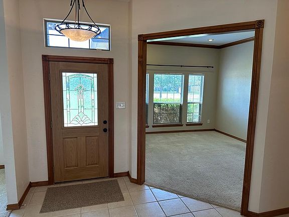 3rd image of 117 NW Valleybrook Dr