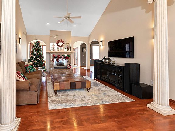 3rd image of 52325 Monaco Dr
