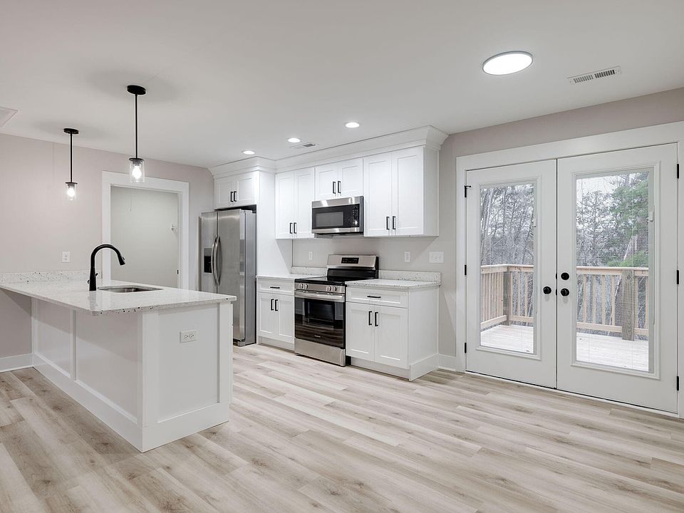 1st image of 225 Dogwood Ln