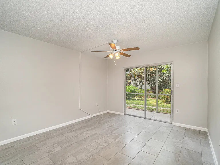 4906 Victoria Dr #103 — Photo 14