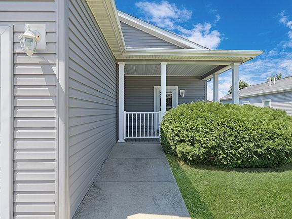 2nd image of 1810 Blue Ribbon Ln