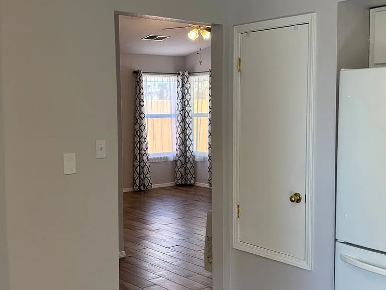 2125 Sierra Ln NE — Photo 8