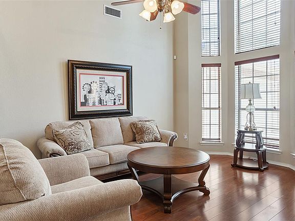 5th image of 1809 Lake Bluff Dr