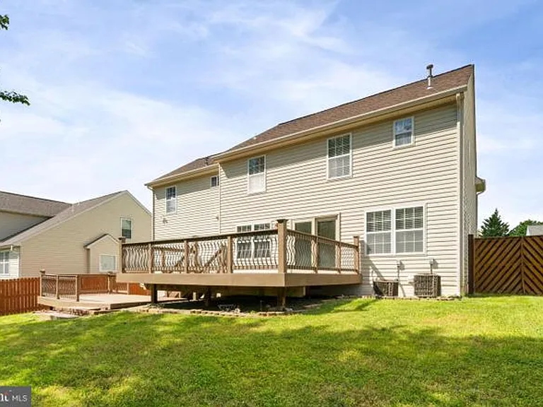 10 Sassafras Ln — Photo 2