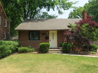 866 Lincoln Rd, Grosse Pointe, MI 48230