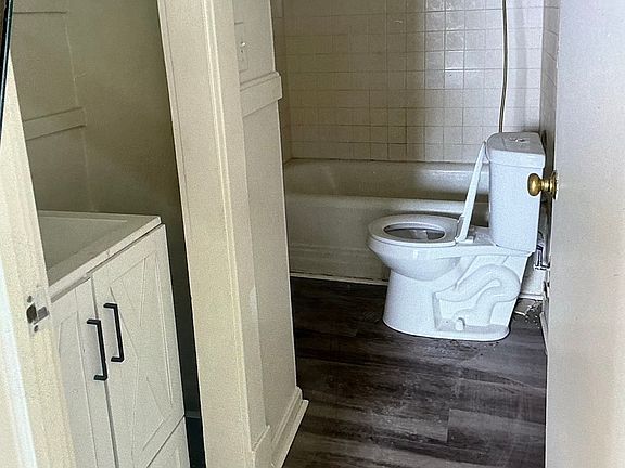 4th image of 111 S Charlton St #2
