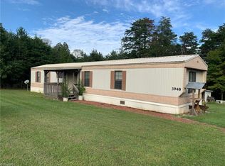 1025 Hazelwood Farm Rd, Walnut Cove, NC 27052