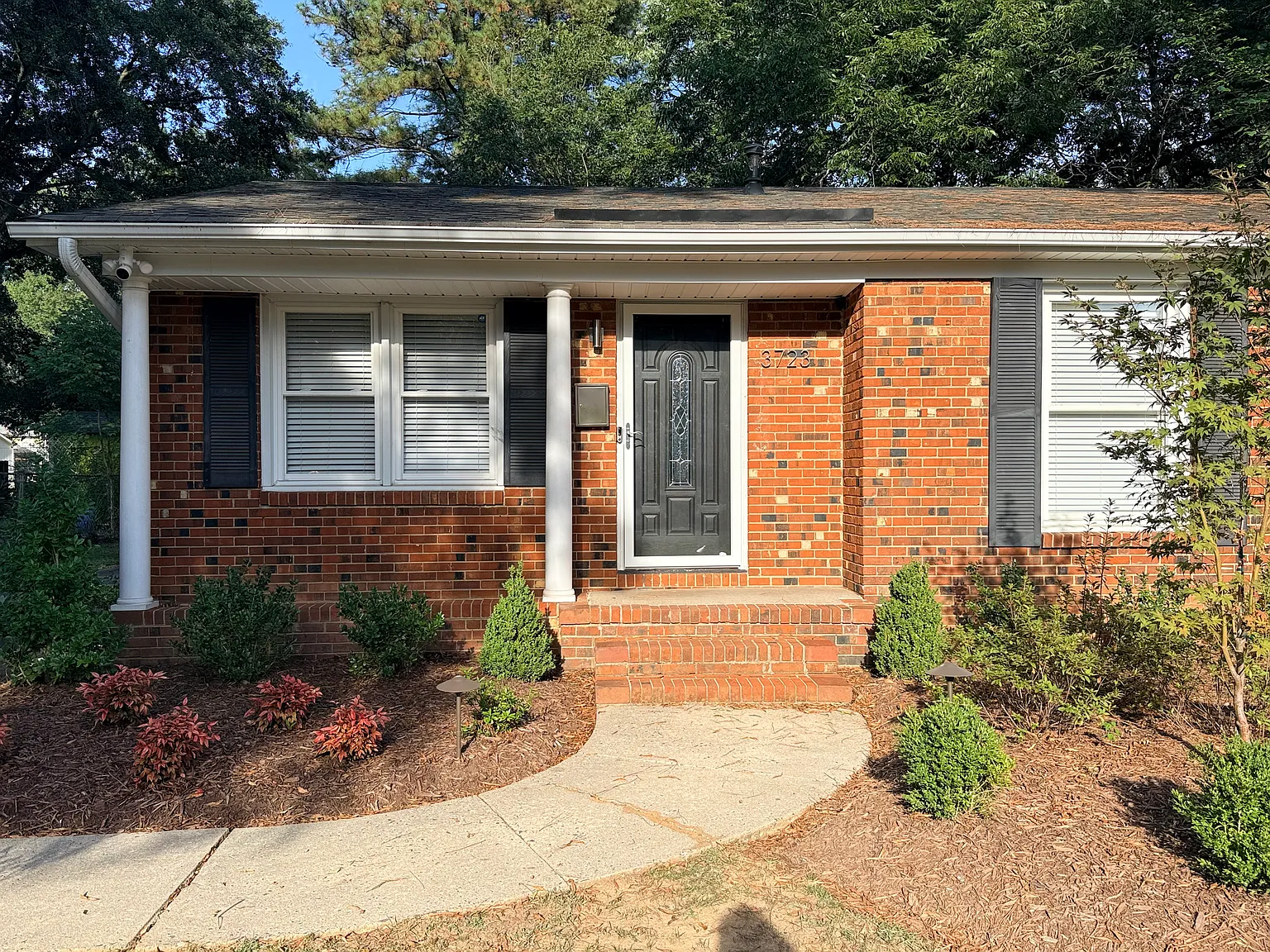 3 bed, 1294 sqft, $2,200 — Photo 3