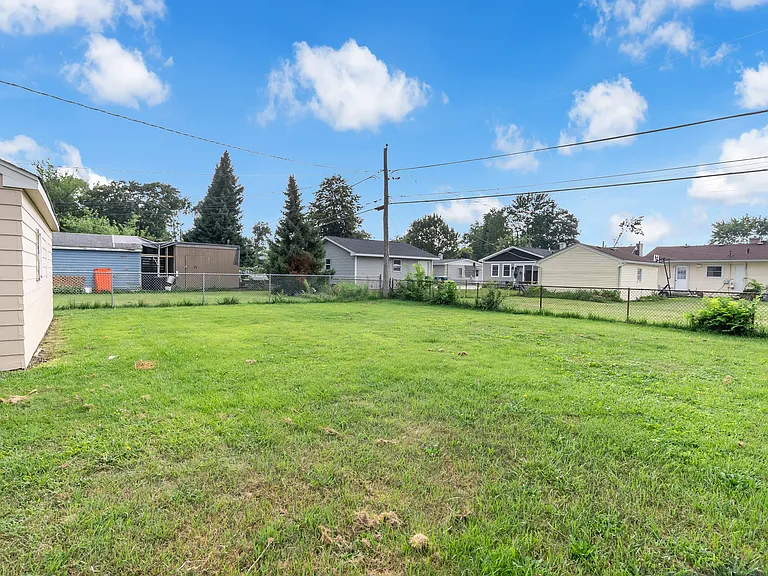 870 Taylor Ave — Photo 3