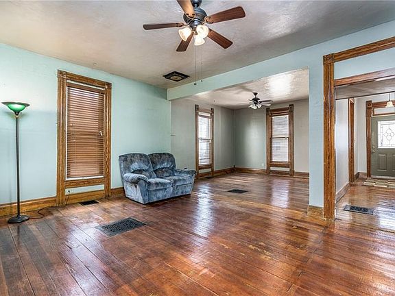 5th image of 3267 S Maysville St