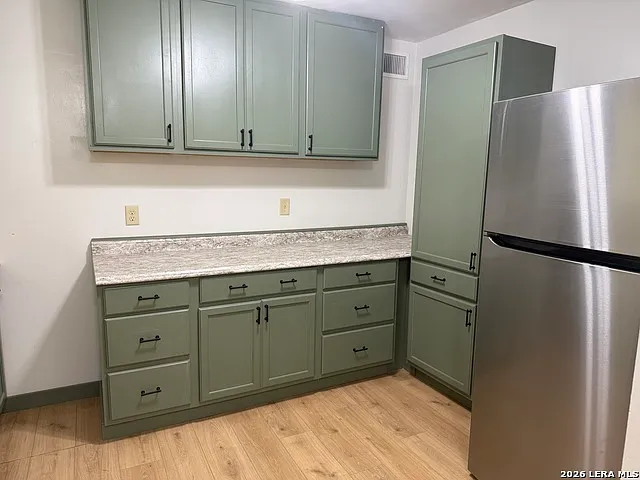 1515 E Bowie St — Photo 1