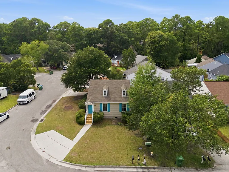 630 Varsity Dr — Photo 26