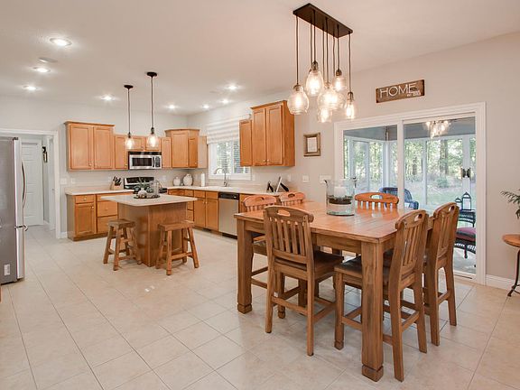 3rd image of 25727 Cherry Hill Ln