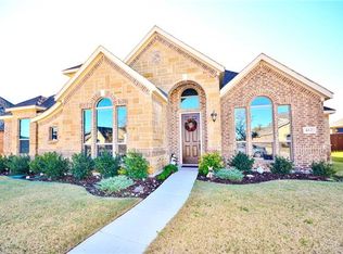 412 Valley Ridge Dr, Red Oak, TX 75154