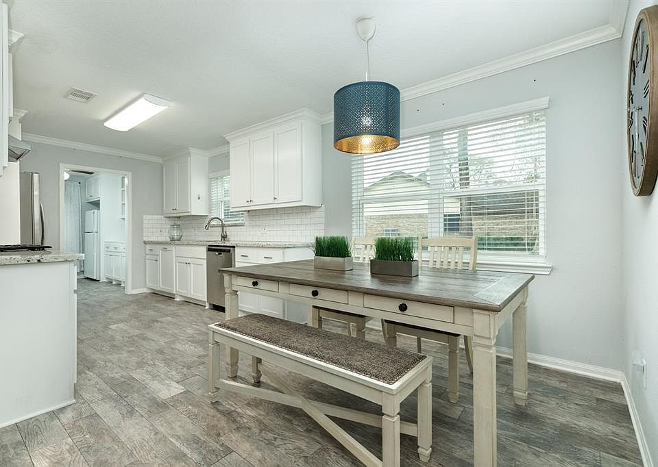 1st image of 58 Surrey Oak Ct