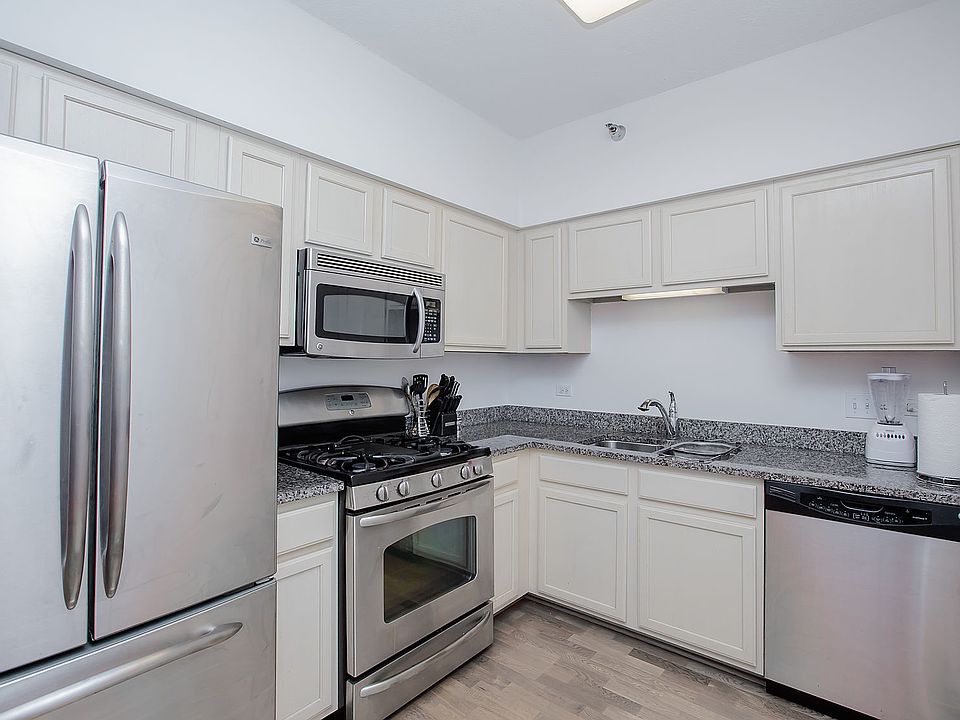1st image of 1134 W Granville Ave APT 711