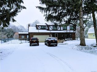 4605 Sawmill Rd, Clarence, NY 14031