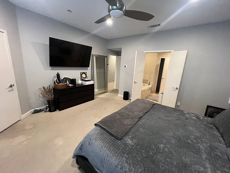 2411 N Hall St #6 — Photo 18