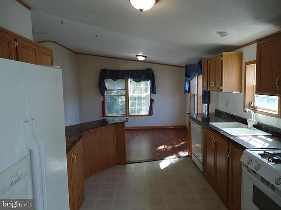 2nd image of 1874 Emily Dr