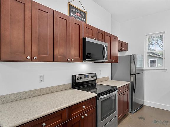 3rd image of 727 NW 4TH AVENUE