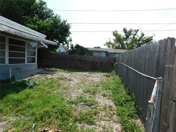 4th image of 3325 Silver Hill Dr