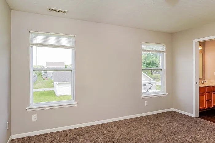 2944 Hervey St — Photo 7