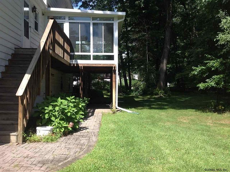 3rd image of 17 TERRACE Court