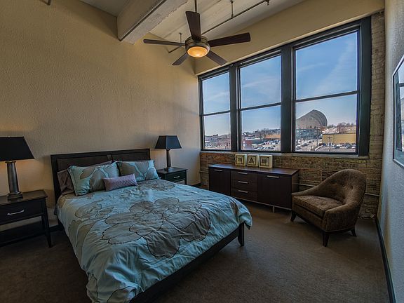 4th image of 1535 Walnut St APT 408