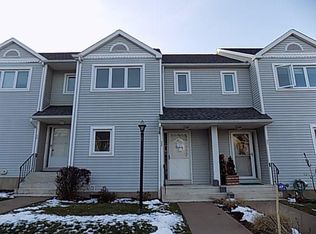 32 Oak Ridge Dr #32, Windsor Locks, CT 06096