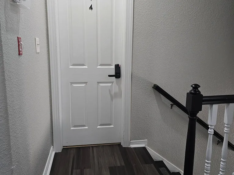 1401 W 40th St — Photo 8