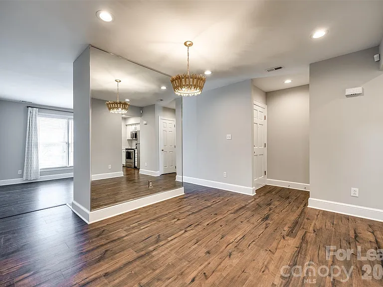 2220 Roswell Ave — Photo 4