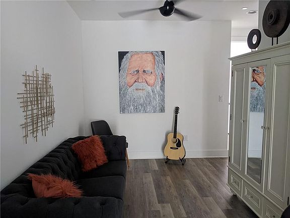 3rd image of 607 W Saint Johns Ave #3