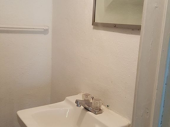 2nd image of 805 W University Ave APT 4