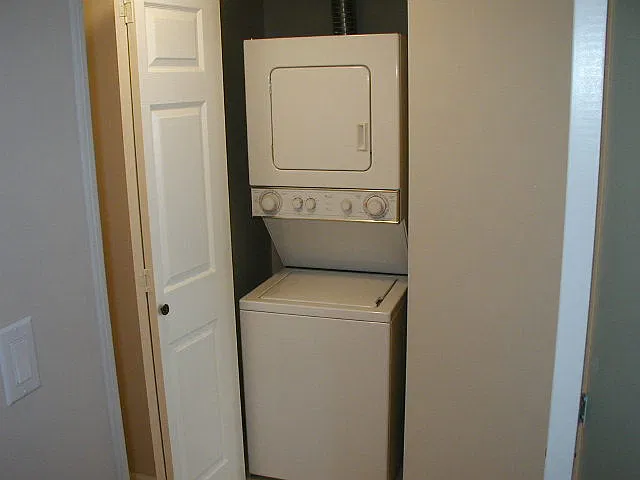 1420 Georgia St W — Photo 10