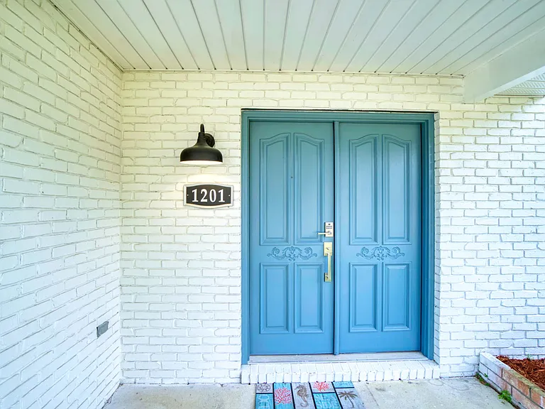 Winterhawk Dr — Photo 85