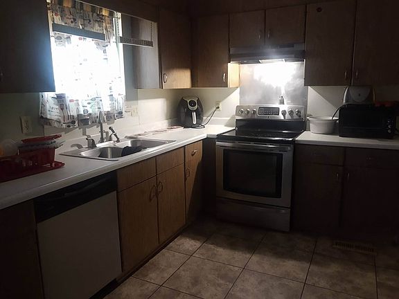 4th image of 90 Virginia Ave