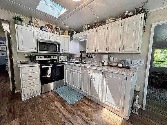 Kitchen Cabinets 