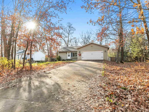 N3111 W Silver Lake Dr, Waupaca, WI 54981