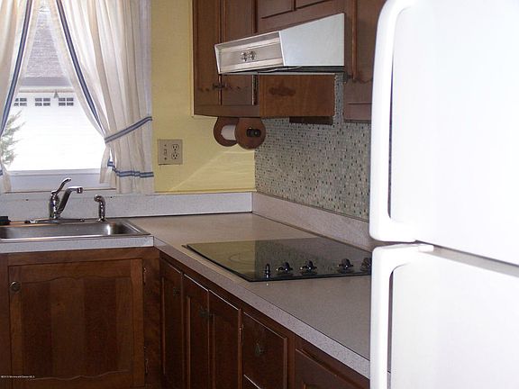 3rd image of 489B Thornbury Ct