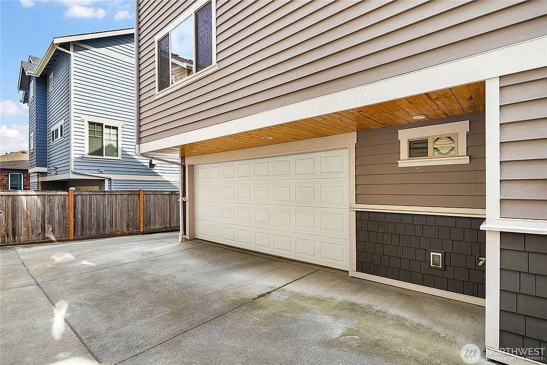 3 bed, 3.5 bath, 1760 sqft, $4,000 — Photo 3