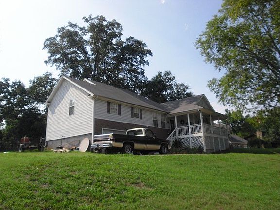 3rd image of 14 Geneva Ln