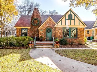 2021 Huntington Ln, Fort Worth, TX 76110