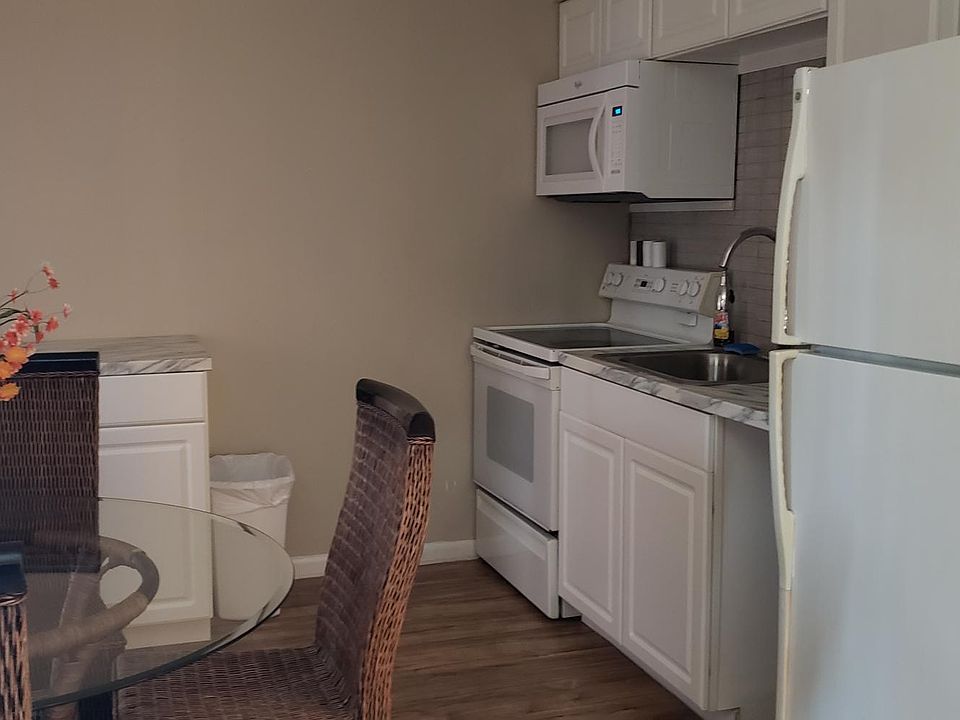 1st image of 227 Palmetto Ln APT 30