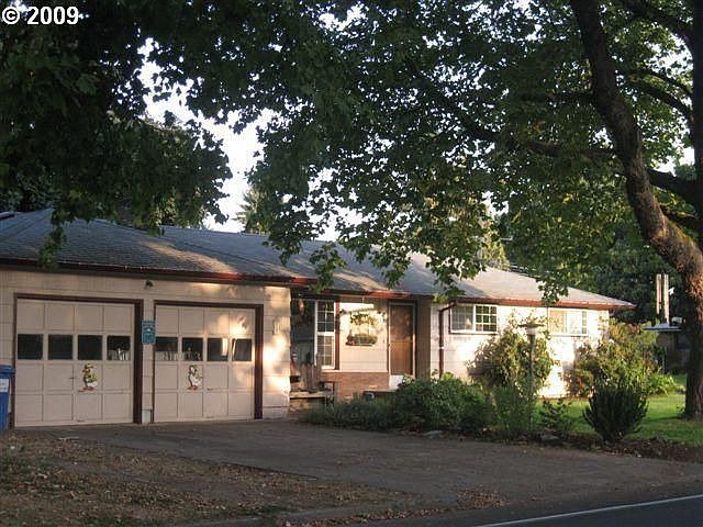 2nd image of 2096 Grove St