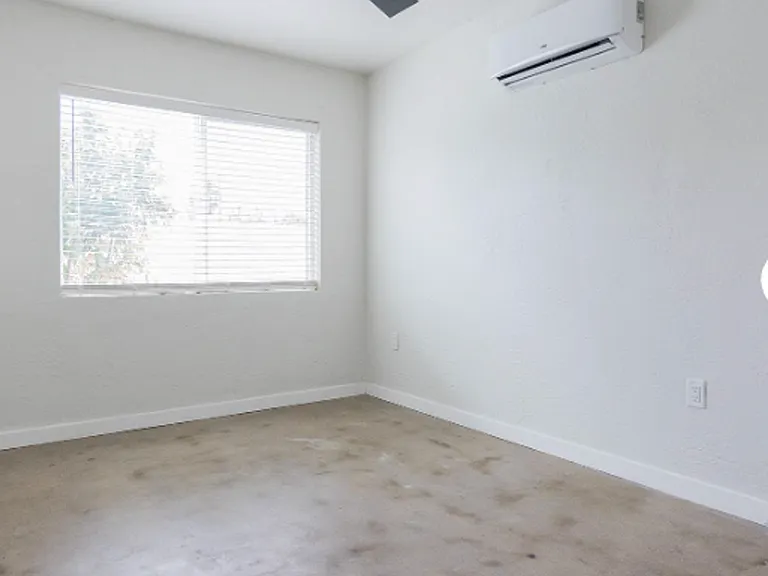 320 W Highland Ave — Photo 6
