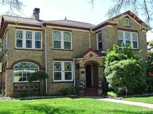 18 Cedar Lawn Cir, Galveston, TX 77551